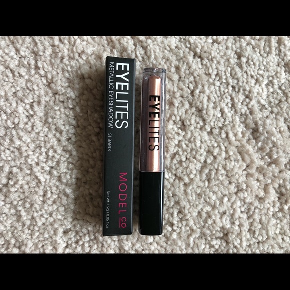 Metallic eye shadow - Picture 1 of 1